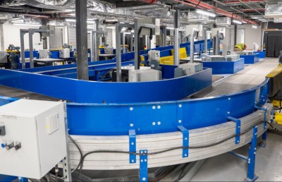 އާ ޓާމިނަލާއެކު ބެގޭޖް ޗެކިންއަށް ފުރަތަމަ ފަހަރަށް ތްރީ-ޑީ ސްކްރީނިން މެޝިން ބޭނުންކުރަނީ