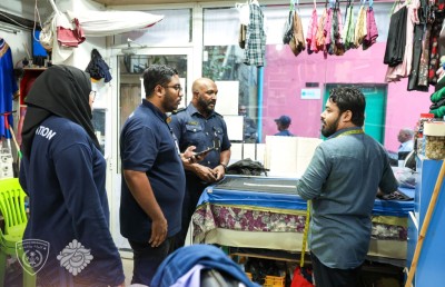 ބިދޭސީންގެ ވިޔަފާރިން ފުރިފައިވާ ދިލްބަހާރު މަގުން 31 މީހަކު އިމިގްރޭޝަންގެ ބެލުމުގެ ދަށަށް!