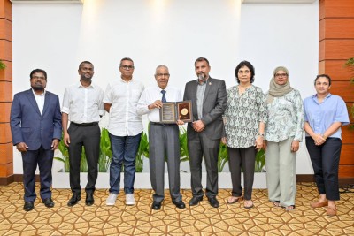 ސަޓާ އެވޯޑްސްގެ އަގުވަޒަންކުރުމުގެ އެވޯޑު އެމްޔޫ މަނިކަށް