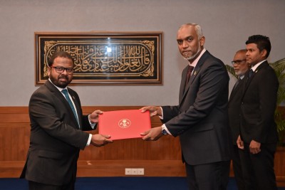 ސަރުކާރުގެ އިސް ތަރުޖަމާނުކަމަށް ސަފީރުކަމުން ވަކިކުރެއްވި މުންދު، ވަޒީރުންގެ ފެންވަރުގައި