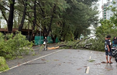 ހުޅުމާލެއަށް 52 މޭލުގެ ބާރުމިނުގައި ވައި ޖެހި، ބޮޑެތި ގެއްލުންތަކެއް!