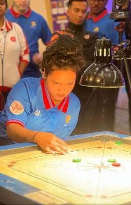 ދިވެހި ކެރަމްގެ "ކުއީން"؛ ކާމިޔާބީގެ ފަހަތުގައި ވޭނީ ދިރިއުޅުމެއް