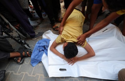 ފެން ބަލައި ގޮސް ތިބި ކުޑަކުދިންތަކަކާ އެކު ޣައްޒާގައި 30 މީހަކު ޝަހީދުކޮށްލައިފި