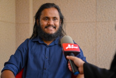 އުވައިޝް އަދިވެސް އައިސީޔޫގައި، އަނިޔާވި ދެވަނަ މީހާ ބޭރަށް