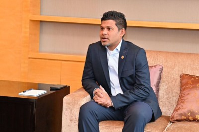 ޗައިނާއަށް ފަހު، ނައިބު ރައީސް ޖެނީވާއަށް