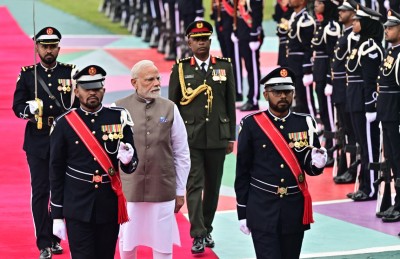 މޯދީއަށް މާލެއިން ރަސްމީ އިއްޒަތުގައި މަރުހަބާ ދަންނަވައިފި