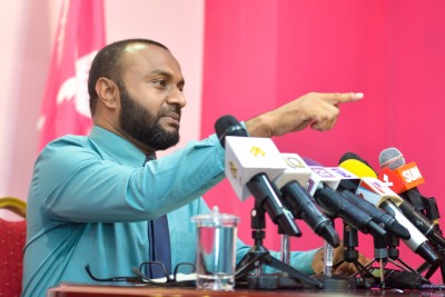 10 ނިންމާ ދަރިވަރުންނަށް އިމާމުވެ ހުކުރު ކުރުމުގެ ހުއްދަ ދޭން ނިންމައިފި