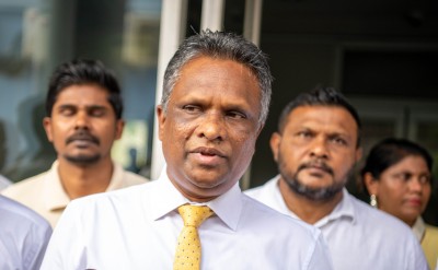 އިތުބާރު ހޯދަން ކައުންސިލްގެ އެތެރޭގެ މައްސަލަތައް ހައްލުކުރަން ޖެހޭ: އާޒިމް
