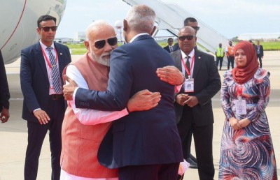 މަރުހަބާ ވިދާޅުވާން ރައީސް މުއިއްޒު އެއާޕޯޓަށް ވަޑައިގަތުމުން އުފާކުރަން: މޯދީ