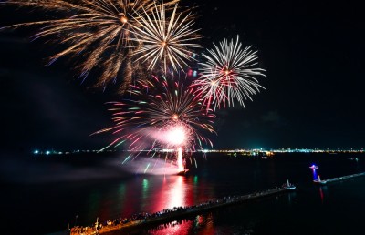 އާ ޓާމިނަލް ހުޅުވުން: ޑްރޯން ޝޯ 9:20 ގައި، ހަވާ އެރުވުން 9:40  އަށް ލަސްކޮށްފި