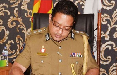 ލަންކާގެ ޖާސޫސީ އިދާރާގެ ކުރީގެ ވެރިޔާ އީސްޓާ ބޮމުގެ ހަމަލާގެ މައްސަލައިގައި ފުލުހުންގެ ވަޒީފާއިން ވަކިކޮށްފި