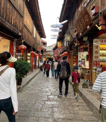 ޔުނާންގެ ފަހުރުވެރި ތާރީހާއި ސަގާފަތް ހިމާޔަތްކޮށް، ދެއްކީ ނަމޫނާއެއް