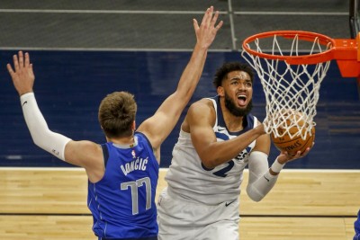 މިނެސޯޓާ ޓިމްބަވުލްވްސްއިން ޑެލަސް މެވްރިކްސް ބަލިކޮށްފި