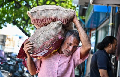 މޫސުން ގޯސްވެ، މުދާ ކްލިއާ ކުރުމުގައި ދަތިތައް ދިމާވުމުން މާލޭގެ ބާޒާރުން ފިޔާ ހުސްވެއްޖެ