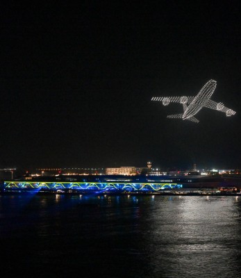 ޑްރޯން ޝޯ އާއި ހަވާއިން ދައްކާލީ މިނިވަންކަމާއި އެއާޕޯޓުގެ ތާރީހު