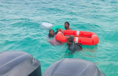 ފަރަށް އެރި ދޯންޏެއް އަޑިއަށް، ދަތުރުކުރި މީހުން ސަލާމަތް ކޮށްފި