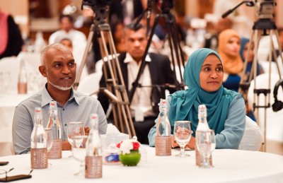 ރައީސްގެ ދެކަނބަލުން ރާއްޖެ ވަޑައިގެންފި