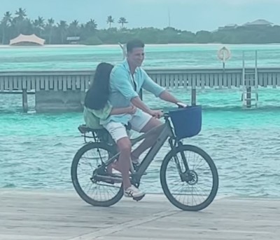 އާ އަހަރު ފާހަގަކުރަން އަކްޝޭގެ އާއިލާ ރާއްޖެއަށް