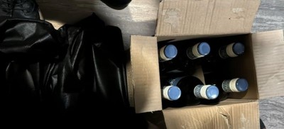 ކެފޭއަކާއި ގެއަކުން ބަނގުރަލާއެކު 3 ބިދޭސީން، އެކަމަކު ބަންދެއް ނުކުރި