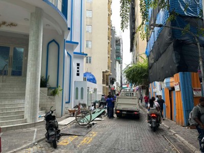 މަގުގެ ޖާގަ ގެއްލޭހެން މާވެޔޮ މިސްކިތް ކައިރީ ހުރި ޓްރާންސްފޯމަރު ނަގައިފި