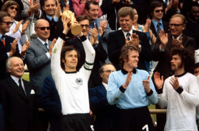 ފްރާންޒް ބެކެންބައުއާ މަރުވެއްޖެ