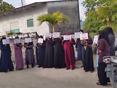 ޓީޗަރުން ހަމަނުކޮށް ކިޔެވުން ފެށުމުން، ބެލެނިވެރިން ނުކުމެ ދަނބިދޫ ސްކޫލު ބަންދުކޮށްފި