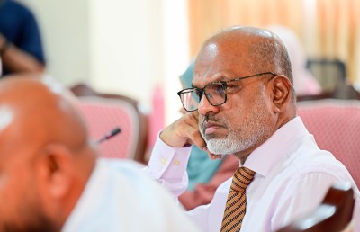 ގަދަރުވެރި ދެ ޔުނިފޯމުން ނިވާވެ ކޮރަޕްޝަން ހިންގުން ހުއްޓުވަންޖެހޭ!