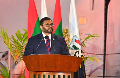 ތުރުކީގެ މަނަވަރު ހަވާލުކުރުން: "މިއީ ފަލަ، ރަތް ރޮނގު ރައީސް ވަރަށް ބާރަށް ފަވާލި ރޭ"