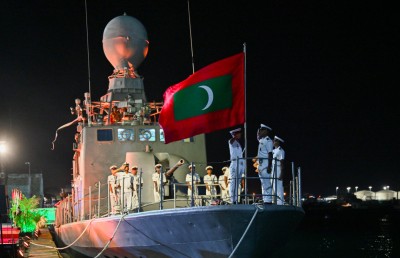 ތުރުކީގެ މަނަވަރު ހަވާލުކުރުން: "މިއީ ފަލަ، ރަތް ރޮނގު ރައީސް ވަރަށް ބާރަށް ފަވާލި ރޭ"