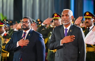 ތުރުކީގެ މަނަވަރު ހަވާލުކުރުން: "މިއީ ފަލަ، ރަތް ރޮނގު ރައީސް ވަރަށް ބާރަށް ފަވާލި ރޭ"