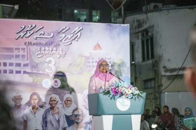 ޕާޓީއާ ވަރަށް ގާތުގައި ތިބި މީހުން ވެސް ދެކޮޅަށް ނުކުމެ އެބަތިބި: އާޒިމާ