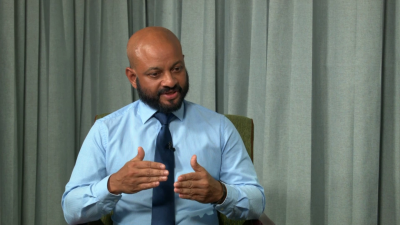 ގައުމުތަކުގެ ވެރިންނަށް އިޙުތިރާމު ކުޑަކުރާ އޮފިޝަލުންނަށް ފިޔަވަޅު އަޅަން ޖެހޭ: ފާރިސް