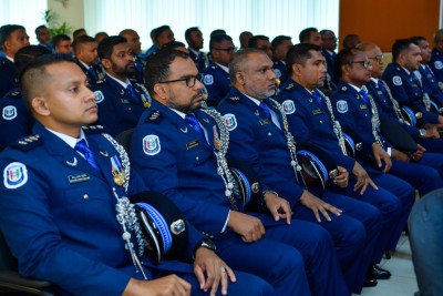 ފުލުހުންނާއި ސިފައިންގެ މުސާރަ ދެ މަހެއްހައި ދުވަހުގެ ތެރޭ ބޮޑުކުރަނީ