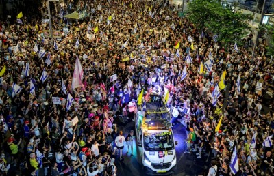 ރަހީނުން މިނިވަން ނުވާތީ އިޒްރޭލުގައި ބޮޑު މުޒާހަރާއެއް