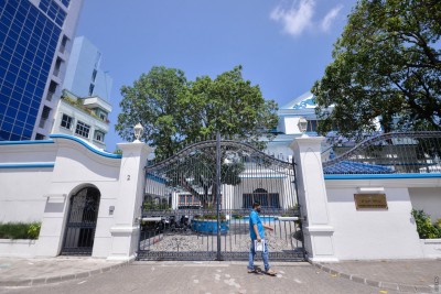 ޖިނާއީ ބޮޑު ކުށެއްގެ ދައުވާ އުފުލުމާއެކު ޕާސްޕޯޓު ހިފަހައްޓަންޖެހޭނެކަމަށް ސުޕްރީމް ކޯޓުން ކަނޑައަޅައިފި