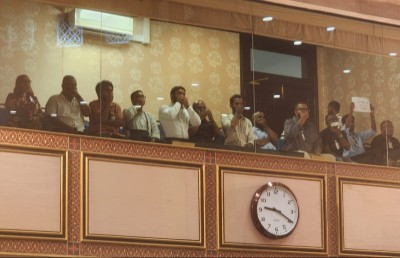 މީޑިއާ ބިލާ ގުޅިގެން މަޖިލިސް ގެލަރީގައި ނޫސްވެރިން ހިމޭން އިހުތިޖާޖެއް ކޮށްފި