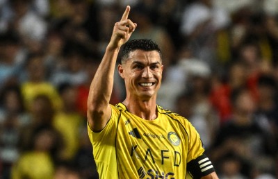 ހަތަރު ކްލަބަކަށް 100 ލަނޑު ޖަހައިދިން ފުރަތަމަ ކުޅުންތެރިޔާގެ ރެކޯޑް ރޮނާލްޑޯ އަށް