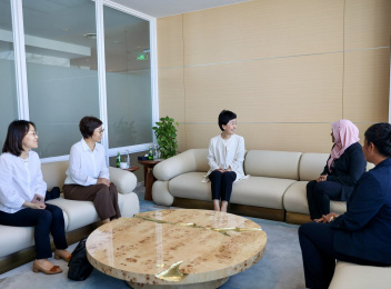 ޗައިނާގެ ވެރިކަން ކުރާ ޕާޓީގެ ބައިނަލްއަގުވާމީ ޑިޕާޓްމެންޓުގެ ވެރިއަކު ރާއްޖެއަށް