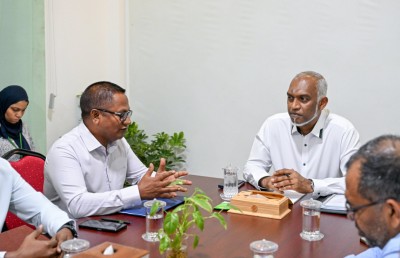 ކުޑަކުދިންތަކެއް ރައީސަށް އެރުވި ސިޓީ: ޝަކުވާއަކީ ޓޫރިސްޓުން އާންމު ތަންތަނުގައި އުޅޭ ގޮތުގެ މައްސަލަ