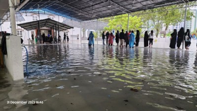 މިއަދު ވެސް ހުޅުމާލޭ ސަހަރާގައި ފެން ބޮޑުވެ، މީހުން ވަޅުލުން މާލެއަށް!