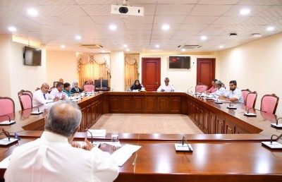 ލައިވް ކޮމިޓީގައި މިގޮތަށް މީހުން ހަވަރަށް ދިނުން މައްސަލައެއް ނޫން؟