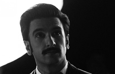 ރަންވީރުގެ އާ ފިލްމުގެ މަސައްކަތުގައި އުޅުނު 100 އަށް ވުރެ ގިނަ މީހުން ކާނާ ވިހަވަގެން އެޑްމިޓުކޮށްފި