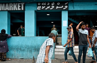 މަސްމާރުކޭޓުގެ އިމާރާތުގައި ގަވާއިދާ ހިލާފަށް ހިންގާ ވިޔަފާރިތައް ހުއްޓުވަނީ