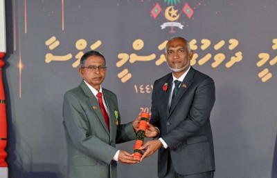 ދިވެހި ދައުލަތުގެ އިއްޒަތް އުތީމު އާދަމްބެއަށް