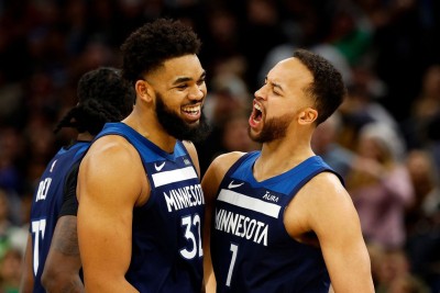 މިނެސޯޓާ ޓިމްބާވުލްވްސްއިން ލޮސް އެންޖަލިސް ކްލިޕާސް ބަލިކޮށްފި