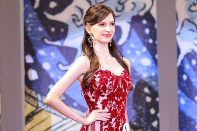 މިސް ޖަޕާނަށް ހޮވުނީ ޔޫކްރެއިންގެ މޮޑެލްއެއް