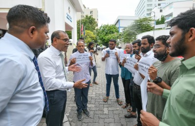 މީޑިއާ ބިލު ތަސްދީގުނުކުރަން ނަޝީދު އެދިވަަޑައިގެންފި