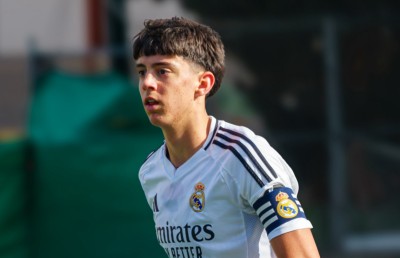 ރެއާލްގެ ޒުވާން ޑިފެންޑަރަކު ގައުމީ ޓީމަށް ކުޅުވަން ފްރާންސާއި ސްޕޭނުން ގަދަހިފުމަށް