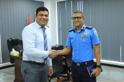 ޓްރެފިކް މައްސަލަ ހައްލުކުރަން ކޮމިޝަނަރާއި މިނިސްޓަރު މަޝްވަރާކޮށްފި
