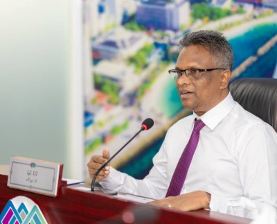 މަޝްރޫއުތައް މުޅިން މިނިސްޓްރީއާ ހަވާލެއް ނުކުރޭ، ހިންގުމުގެ ޒިންމާ އޮންނާނީ ކައުންސިލަށް: އާޒިމް